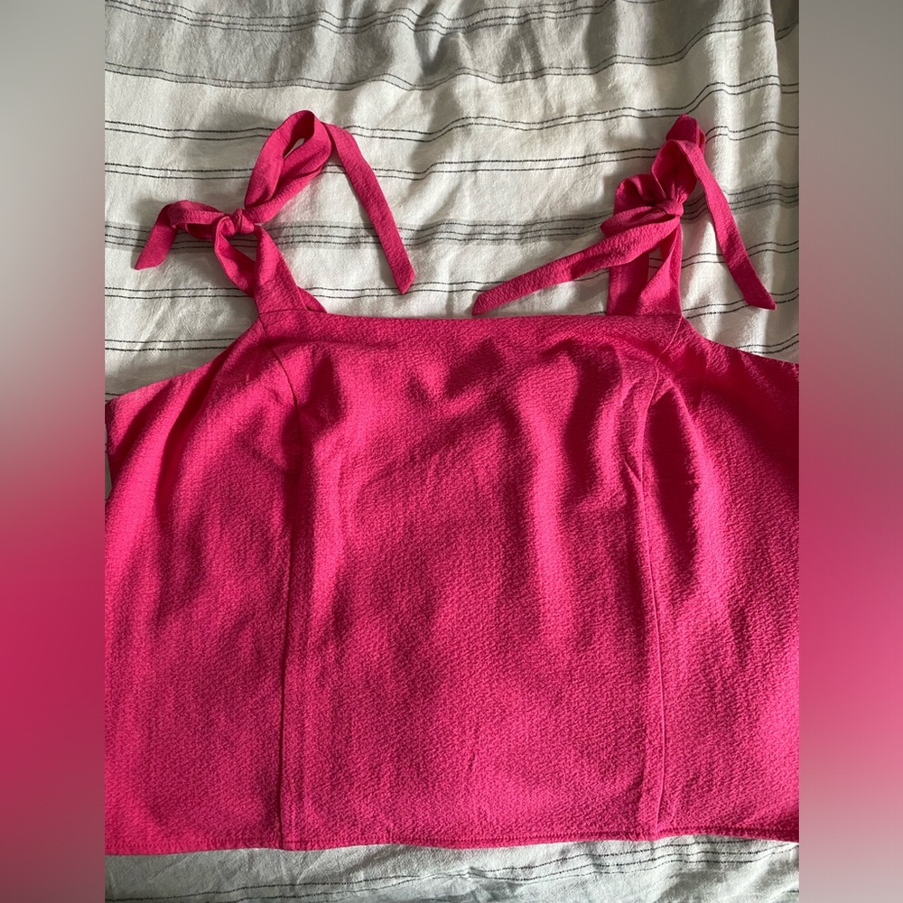 Cute old navy cropped top 🩷🎀